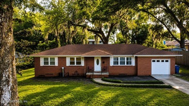 Welcome home! No HOA or CDD fees! This brick home offers a - photo 1