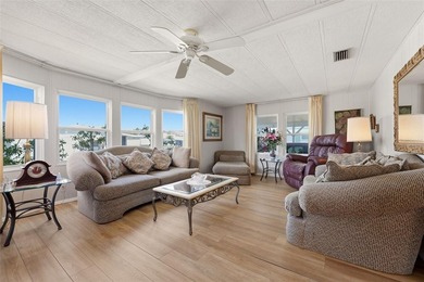 Welcome to this spacious, triple wide home, turnkey furnished - photo 12