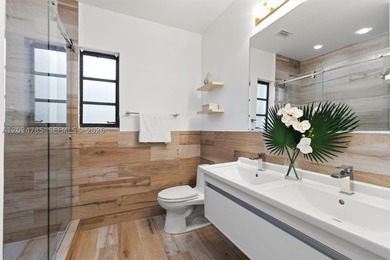 Tropical Retreat in the Heart of Miami Beach! Experience the - photo 13