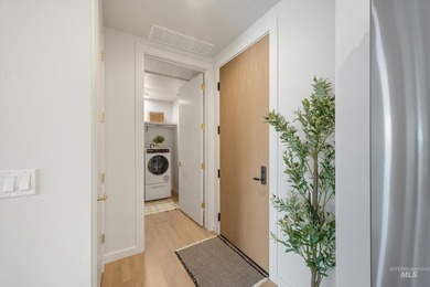Open Weds & Sat 12-2! Residence 210 at The Murray - Discover - photo 14