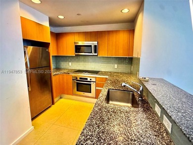 Open and bright spacious Loft in Brickell area. 1 Bedroom and - photo 8