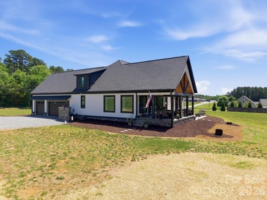 2023 build, sitting on 4.77 acres this 4BR, 3.5BA home blends - photo 39