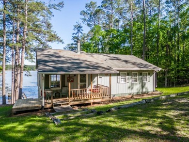 Your chance to own a slice of heaven on the lake! Extremely - Lake Home For Sale in Milledgeville, Georgia