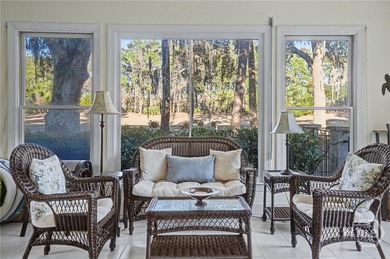 Wonderfully maintained 4-bedroom, 4.5 bath home on quiet - photo 8