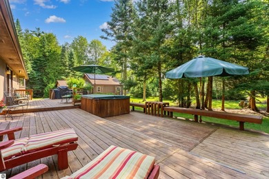 Secluded and wooded lot in Lakewood shores. Original owners have - photo 4