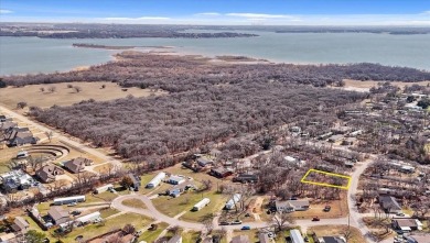 Lake Lot Sale Pending in Pelican Bay, Texas