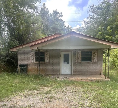 Looking for a fixer-upper, here it is. 2br 1 ba house on School - photo 1