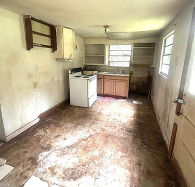 Looking for a fixer-upper, here it is. 2br 1 ba house on School - photo 5