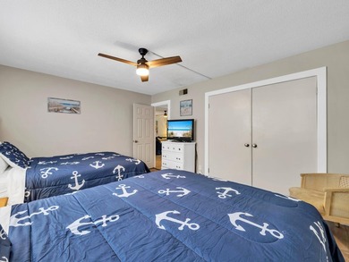 Ground floor unit, fully furnished and turn key. Ideal for a - photo 16