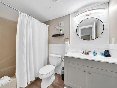 Ground floor unit, fully furnished and turn key. Ideal for a - photo 17