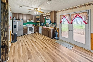 Charming Brick Home Ready for Its Next Owners! This brick home - photo 15