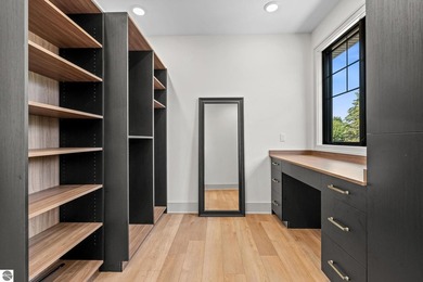 Under $800K in Charlevoix - brand-new luxury offering. Hard to - photo 3