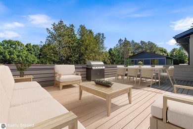 Under $800K in Charlevoix - brand-new luxury offering. Hard to - photo 1