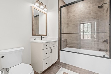 Under $800K in Charlevoix - brand-new luxury offering. Hard to - photo 3