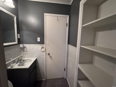 New photos! Welcome to this charming 3-bedroom, 1.5-bath ranch - photo 11