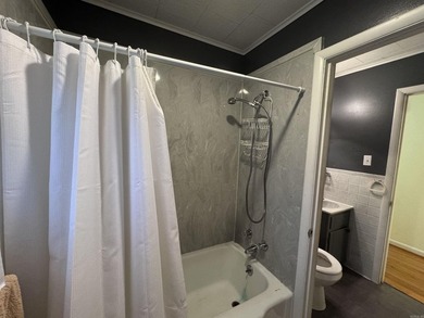 New photos! Welcome to this charming 3-bedroom, 1.5-bath ranch - photo 14