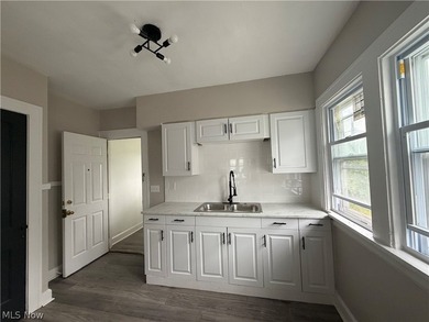Looking for a turnkey investment or the perfect owner-occupied - photo 16