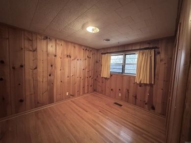 New photos! Welcome to this charming 3-bedroom, 1.5-bath ranch - photo 21