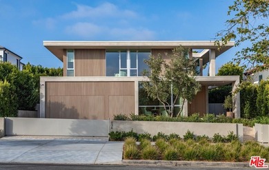 Located on one of Brentwood's most coveted streets and moments - photo 2