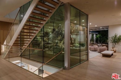 Located on one of Brentwood's most coveted streets and moments - photo 5