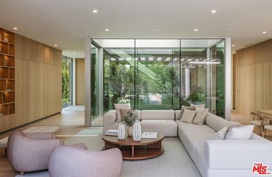Located on one of Brentwood's most coveted streets and moments - photo 7