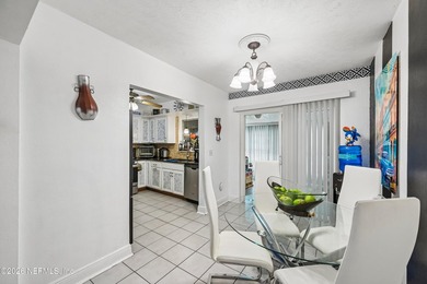 Main residence with two additional studio-style areas, extra - photo 8