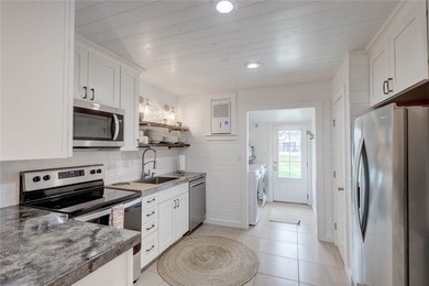 Beautiful coastal cottage, completely remodeled, new 40yrroof,AC - photo 12