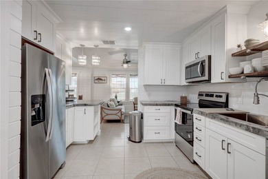 Beautiful coastal cottage, completely remodeled, new 40yrroof,AC - photo 14