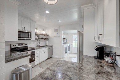 Beautiful coastal cottage, completely remodeled, new 40yrroof,AC - photo 15