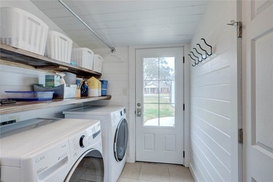 Beautiful coastal cottage, completely remodeled, new 40yrroof,AC - photo 16