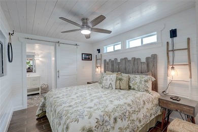 Beautiful coastal cottage, completely remodeled, new 40yrroof,AC - photo 17