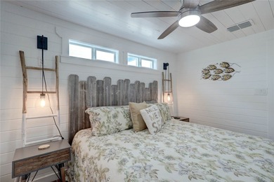 Beautiful coastal cottage, completely remodeled, new 40yrroof,AC - photo 18