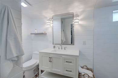 Beautiful coastal cottage, completely remodeled, new 40yrroof,AC - photo 20