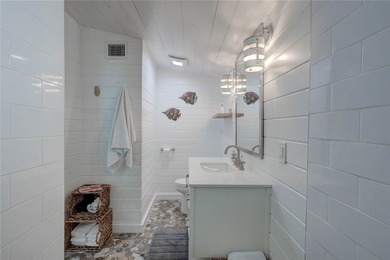 Beautiful coastal cottage, completely remodeled, new 40yrroof,AC - photo 21