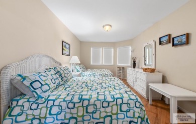 This lovely Unit is nicely furnished with great views. Location