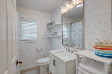 Beautiful coastal cottage, completely remodeled, new 40yrroof,AC - photo 25