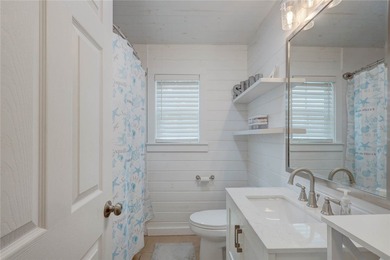 Beautiful coastal cottage, completely remodeled, new 40yrroof,AC - photo 26