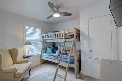 Beautiful coastal cottage, completely remodeled, new 40yrroof,AC - photo 27
