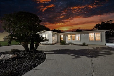 Beautiful coastal cottage, completely remodeled, new 40yrroof,AC - photo 40