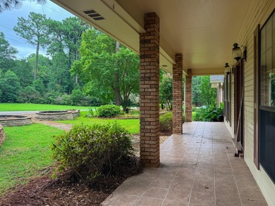 Welcome home to this charming 3-bedroom, 2.5 bath home in the - photo 5