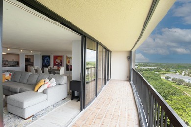 Beautiful 3 bedroom 3 full bath unit with Amazing Panoramic - photo 10