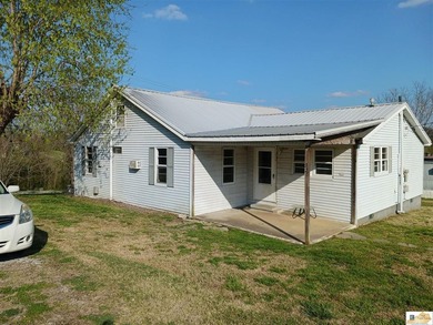 Wonderful opportunity to build sweat equity, rental home or fix - photo 1