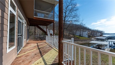 Lakefront living in a peaceful cove at the 26mm! Breathtaking - photo 31