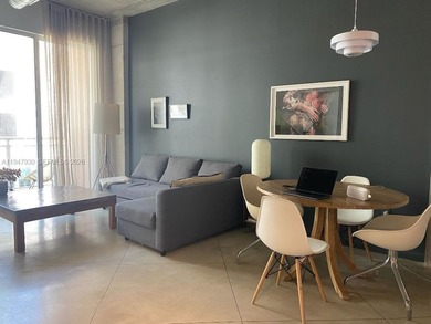 **MOTIVATED SELLER**Welcome to your modern SoHo-Style 1/1 loft