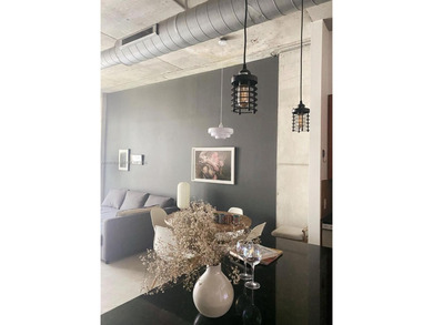 **MOTIVATED SELLER**Welcome to your modern SoHo-Style 1/1 loft