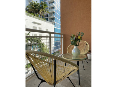 **MOTIVATED SELLER**Welcome to your modern SoHo-Style 1/1 loft