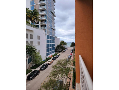 **MOTIVATED SELLER**Welcome to your modern SoHo-Style 1/1 loft