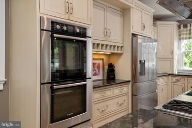Perfectly positioned on one of the most coveted streets in - photo 10