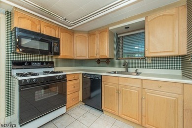 Exceptional Packanack Lake ranch offering the perfect blend of - photo 41