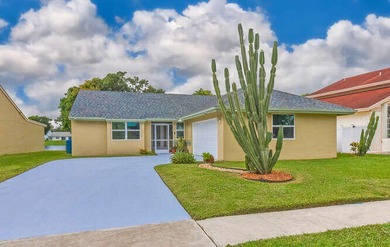 (private lake, pond, creek) Home For Sale in Boynton Beach Florida